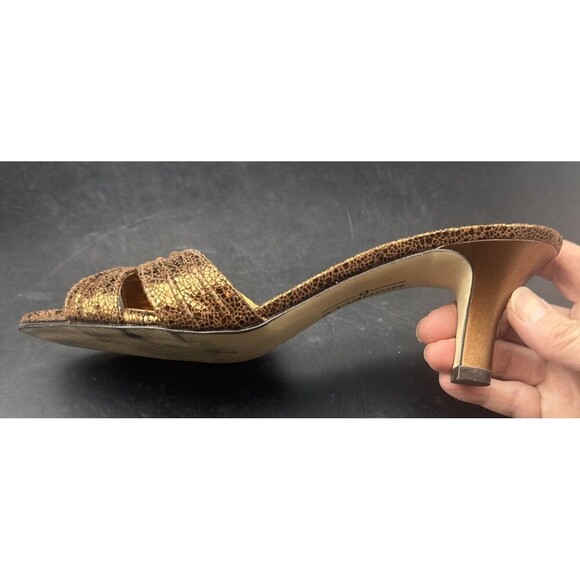 MICHELLE D Womens Gold Copper Metallic Slide Slip On Heeled Sandals Sz 8.5 - Picture 7 of 16
